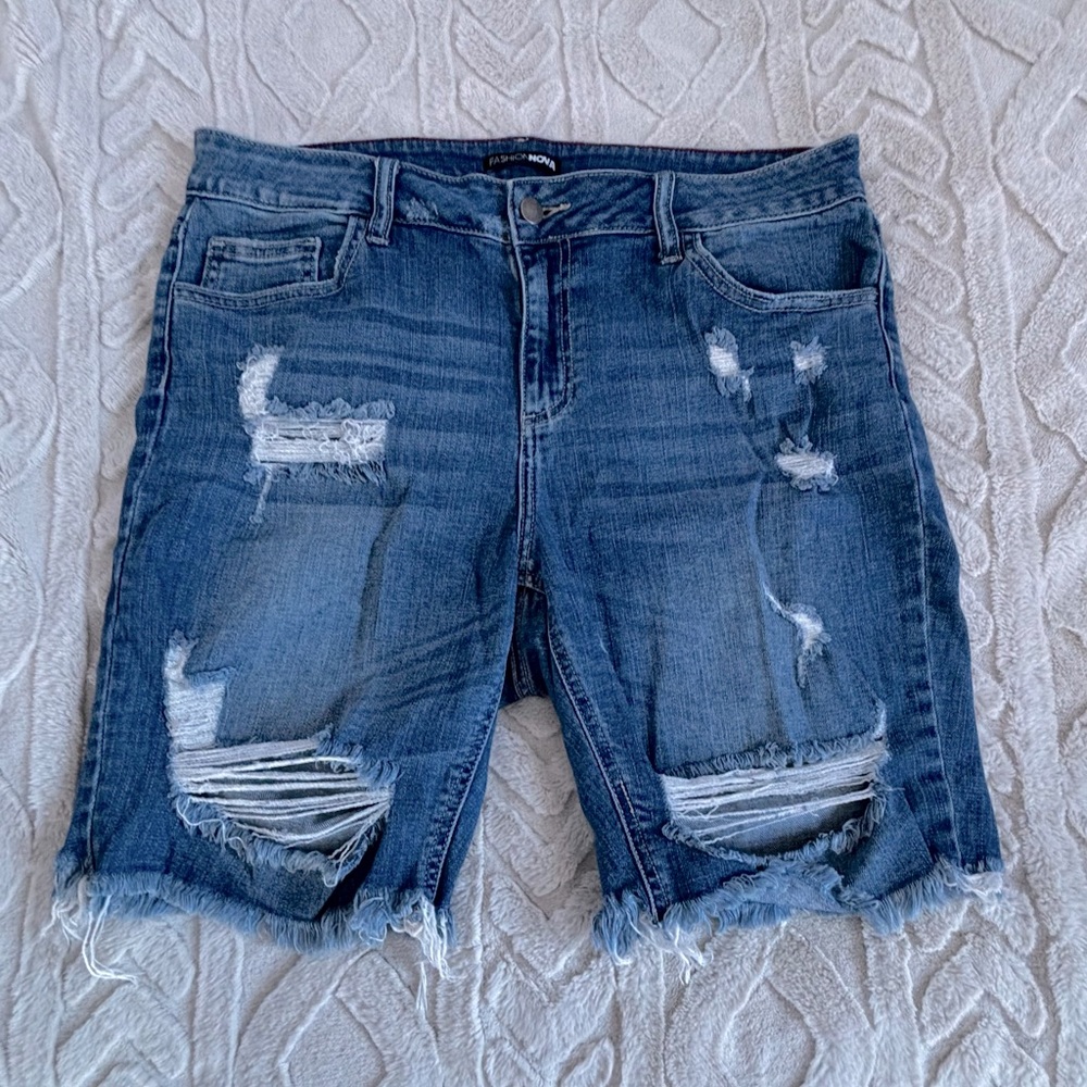 Fashion Nova Distressed Denim Shorts - Picture 2 of 3